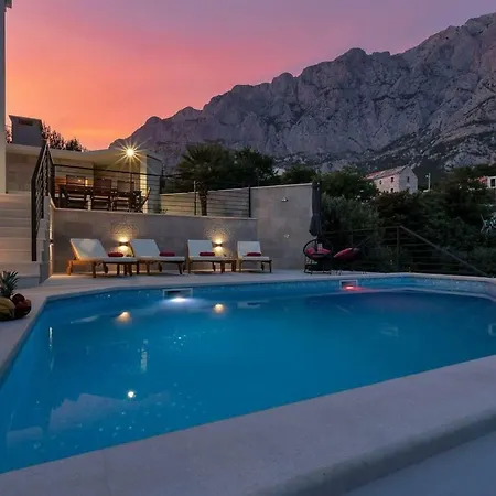Villa Romance *