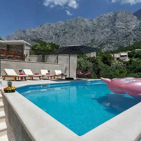 Villa Romance *